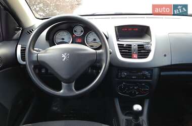 Хэтчбек Peugeot 206 2011 в Луцке