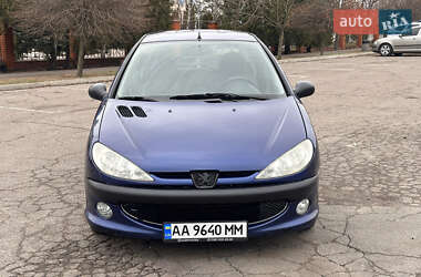 Седан Peugeot 206 2010 в 