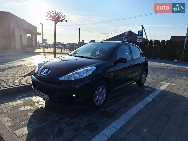 Хетчбек Peugeot 206 2011 в Луцьку