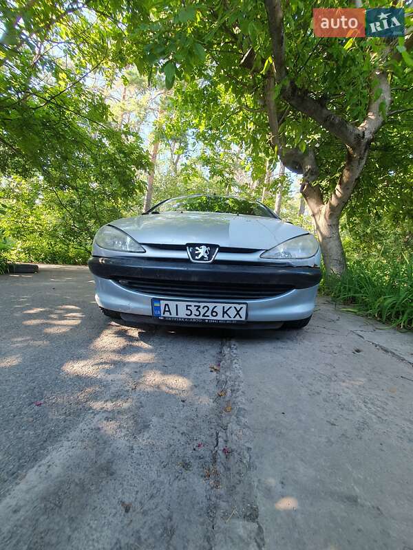 Хетчбек Peugeot 206 2001 в Києві