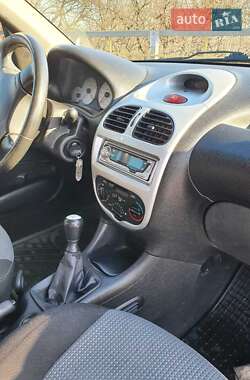 Хэтчбек Peugeot 206 2004 в Одессе
