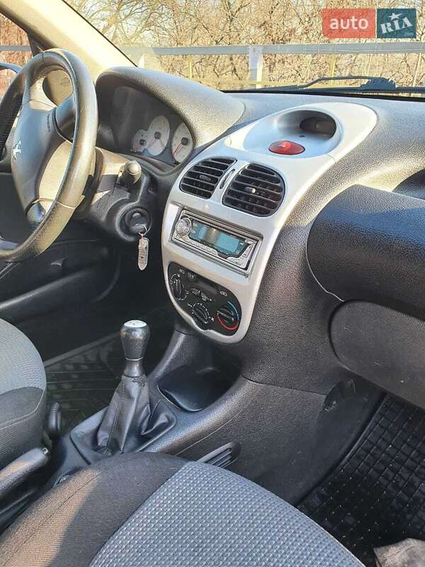 Хэтчбек Peugeot 206 2004 в Одессе