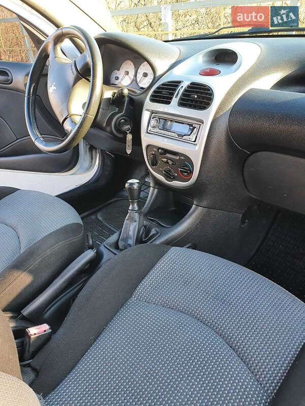 Хэтчбек Peugeot 206 2004 в Одессе