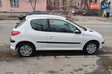 Хэтчбек Peugeot 206 2004 в Киеве