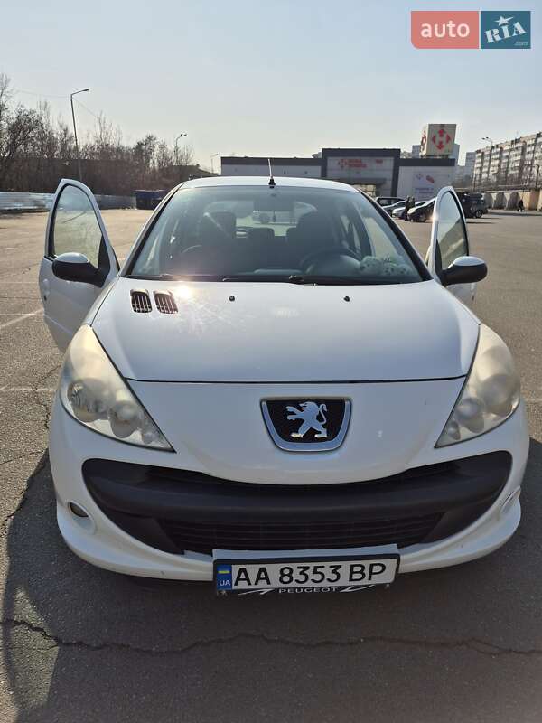 Седан Peugeot 206 2012 в Киеве