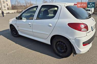 Седан Peugeot 206 2012 в Киеве