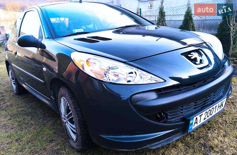 Хетчбек Peugeot 206 2011 в 