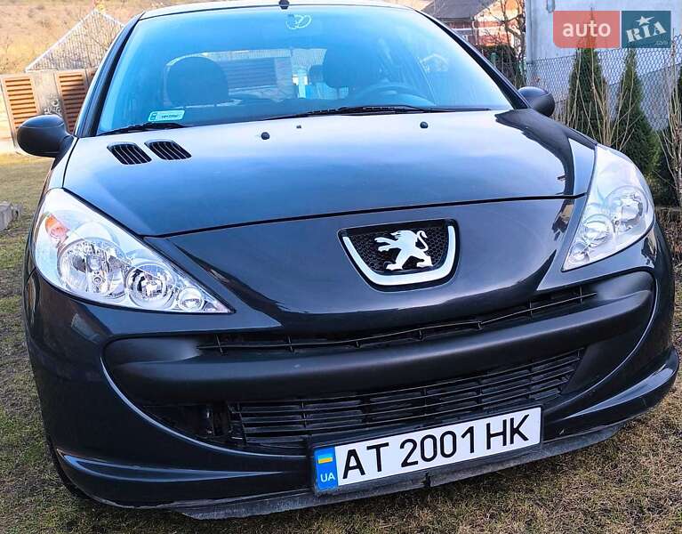 Хэтчбек Peugeot 206 2011 в 