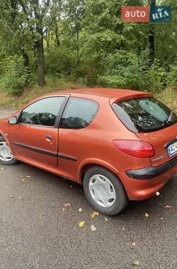 Хетчбек Peugeot 206 2000 в 