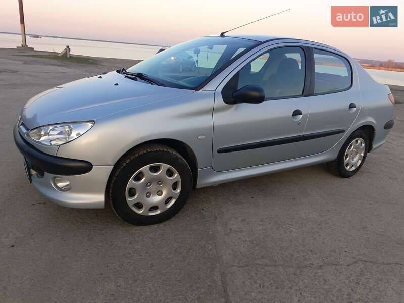 Седан Peugeot 206 2009 в Києві