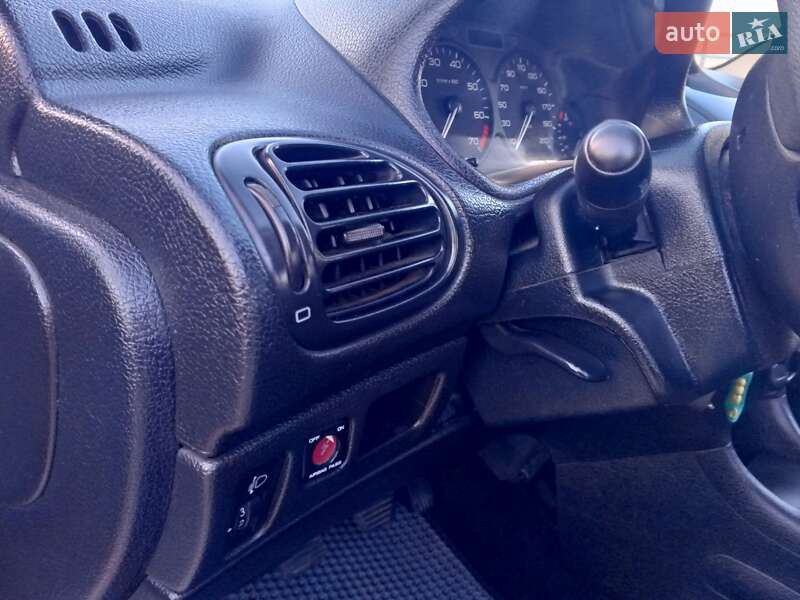 Седан Peugeot 206 2009 в Києві