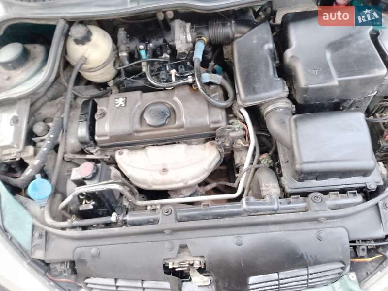 Хэтчбек Peugeot 206 2000 в Ужгороде