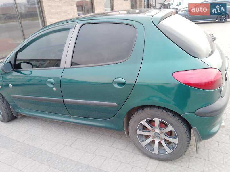 Хэтчбек Peugeot 206 2000 в Ужгороде
