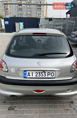 Хэтчбек Peugeot 206 2006 в 