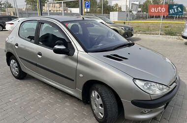 Хэтчбек Peugeot 206 2006 в 