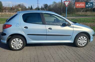 Хэтчбек Peugeot 206 2006 в 