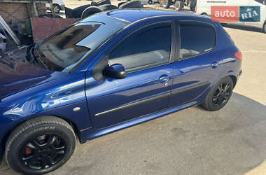 Хэтчбек Peugeot 206 2004 в 
