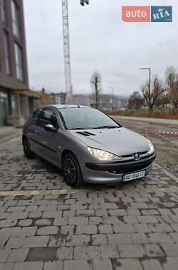 Хетчбек Peugeot 206 2004 в 