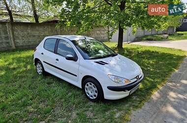 Хетчбек Peugeot 206 2008 в 