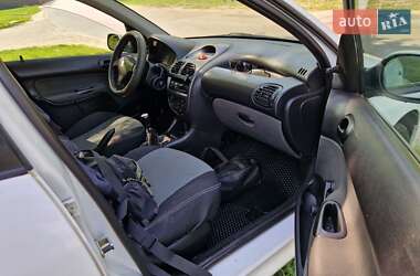 Хетчбек Peugeot 206 2008 в 