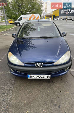 Хетчбек Peugeot 206 2002 в 