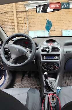 Хетчбек Peugeot 206 2006 в 