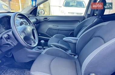 Хетчбек Peugeot 206 2001 в 