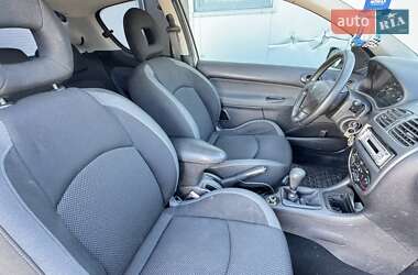 Хетчбек Peugeot 206 2001 в 