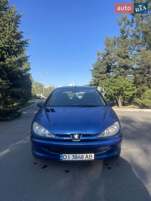 Хетчбек Peugeot 206 2005 в Дніпрі