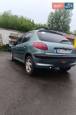 Хэтчбек Peugeot 206 2001 в 
