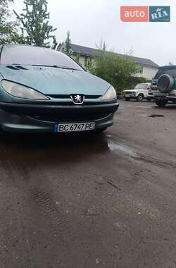 Хэтчбек Peugeot 206 2001 в 