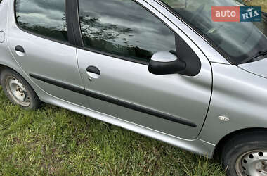 Хетчбек Peugeot 206 2008 в 
