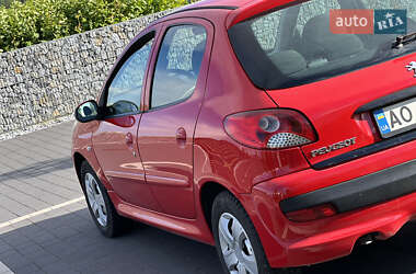 Хетчбек Peugeot 206 2011 в 
