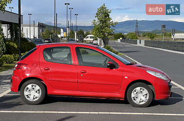 Хетчбек Peugeot 206 2011 в 