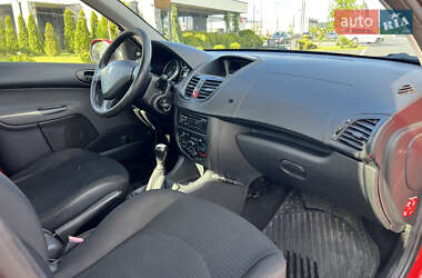Хетчбек Peugeot 206 2011 в 