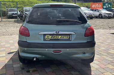 Хэтчбек Peugeot 206 2002 в 