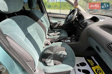 Хэтчбек Peugeot 206 2002 в 