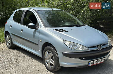 Хетчбек Peugeot 206 2008 в 