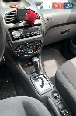 Хетчбек Peugeot 206 2008 в 