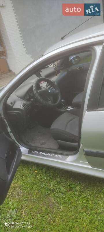 Хэтчбек Peugeot 206 2002 в Стрые