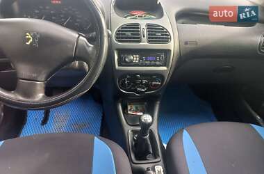 Хетчбек Peugeot 206 2006 в 