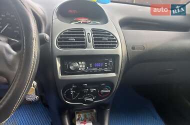 Хетчбек Peugeot 206 2006 в 