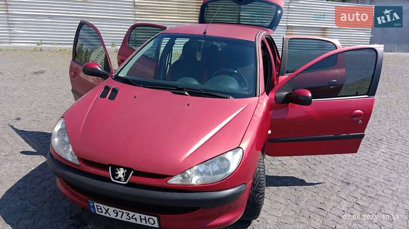 Хэтчбек Peugeot 206 2004 в 
