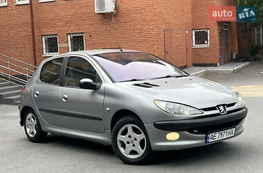 Хэтчбек Peugeot 206 2004 в Днепре