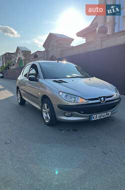 Хэтчбек Peugeot 206 2004 в Киеве
