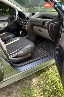 Хэтчбек Peugeot 206 2005 в 