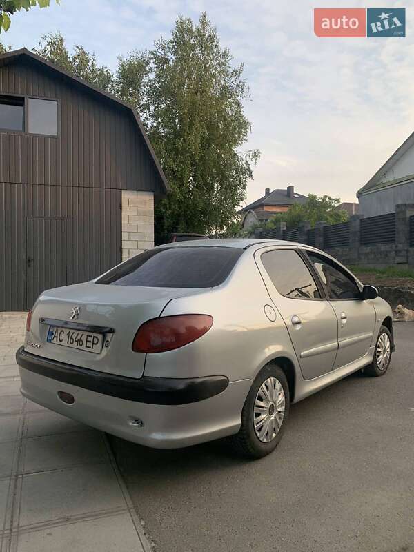 Седан Peugeot 206 2008 в Дубно