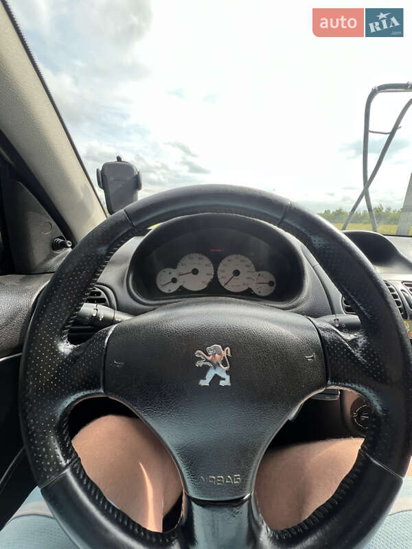 Хетчбек Peugeot 206 2003 в Львові