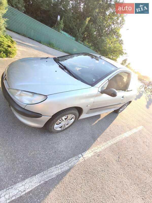 Хэтчбек Peugeot 206 1999 в 