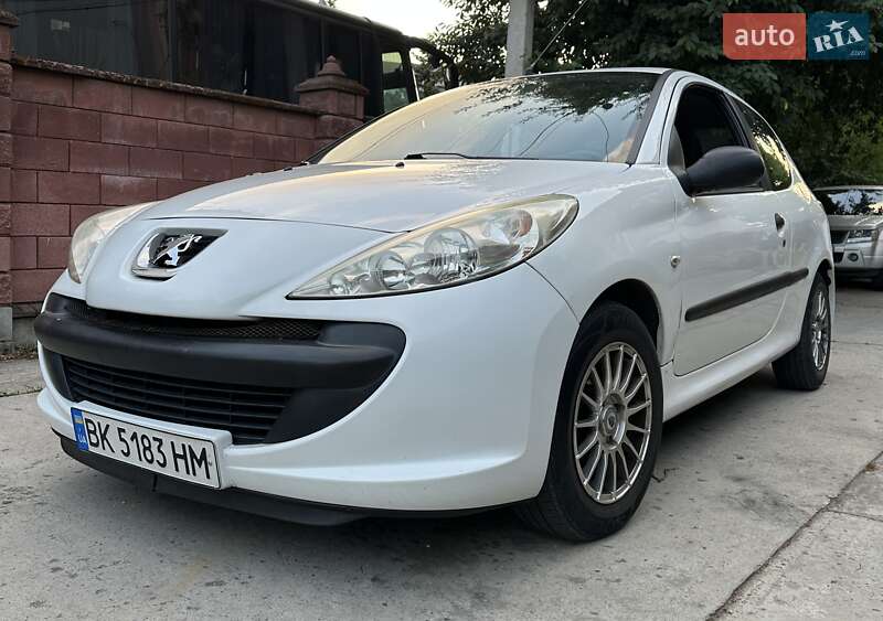 Хетчбек Peugeot 206 2011 в Рівному